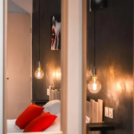 Apartament - Charles Sous Le Charme ! - *